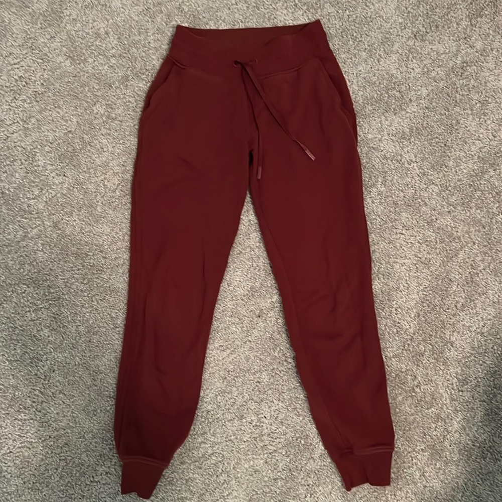 Lululemon burgundy high waisted joggers size 4!